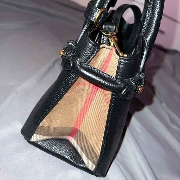 Burberry purse - Picture 5 of 5